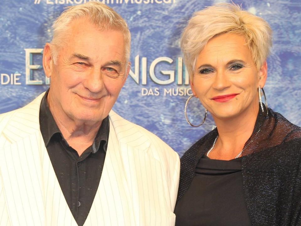 Schauspieler Heinz Hoenig und Ehefrau Annika Kärsten-Honig halten auch in schweren Zeiten fest zueinander. (Bild: imago/Stephan Wallocha)