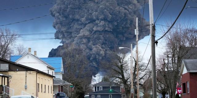 Ex-EPA Official Says ‘Bombshell’ Memo Raises Major Questions About Ohio Chemical Burn (huffpost.com)