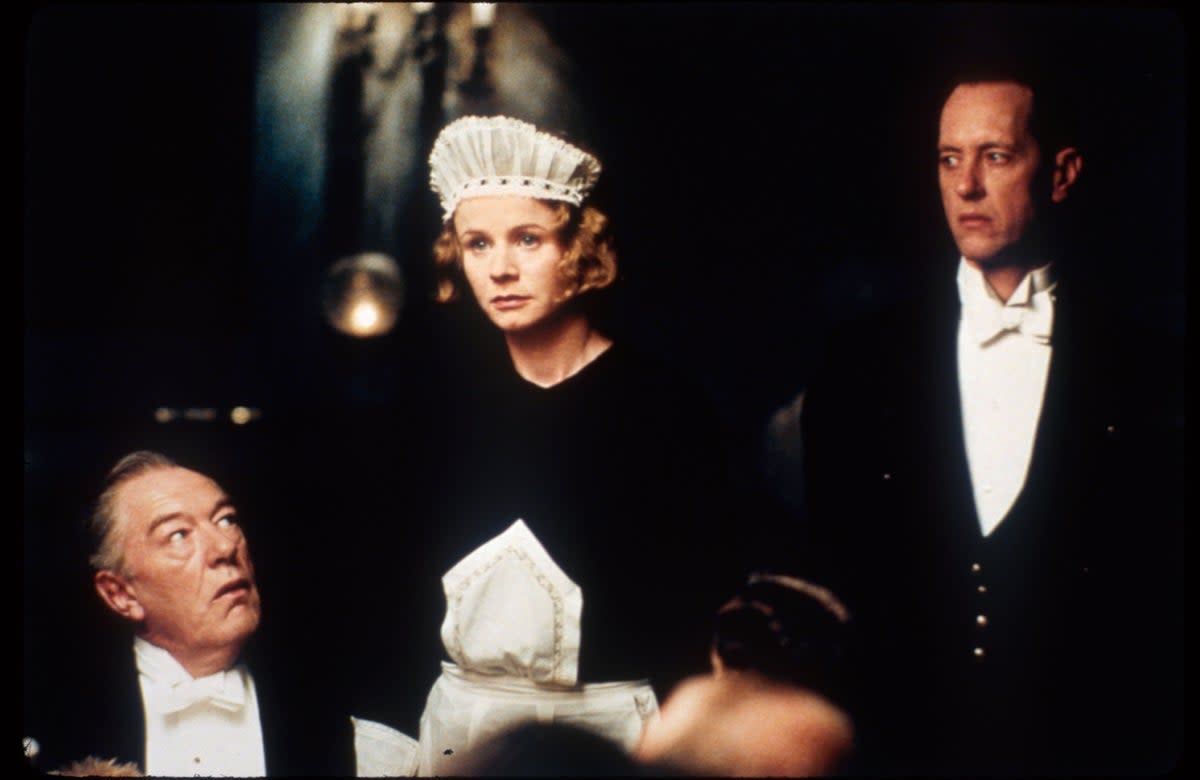 Gambon (left) with Emily Watson and Richard E Grant in ‘Gosford Park’ (Getty Images)