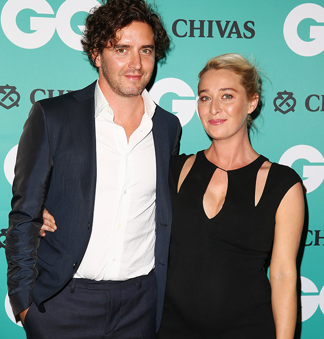 asher-keddie-pregnant-shows-off-baby-pump-gq-awards-photos