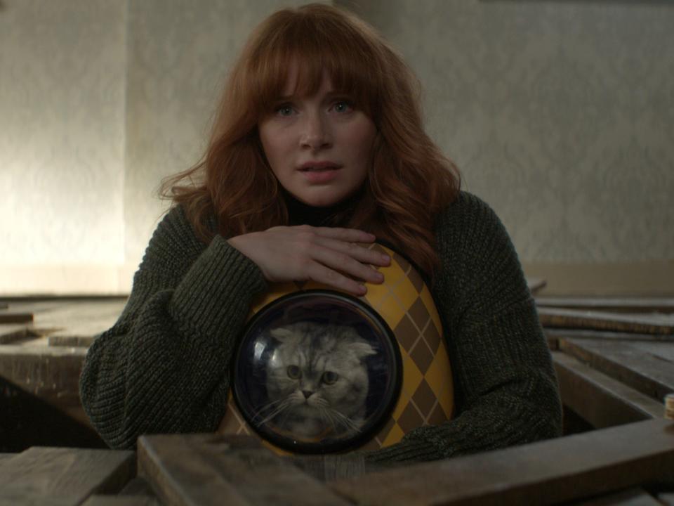 Elly Conway (Bryce Dallas Howard) and Alfie the Cat (Chip) in "Argylle."