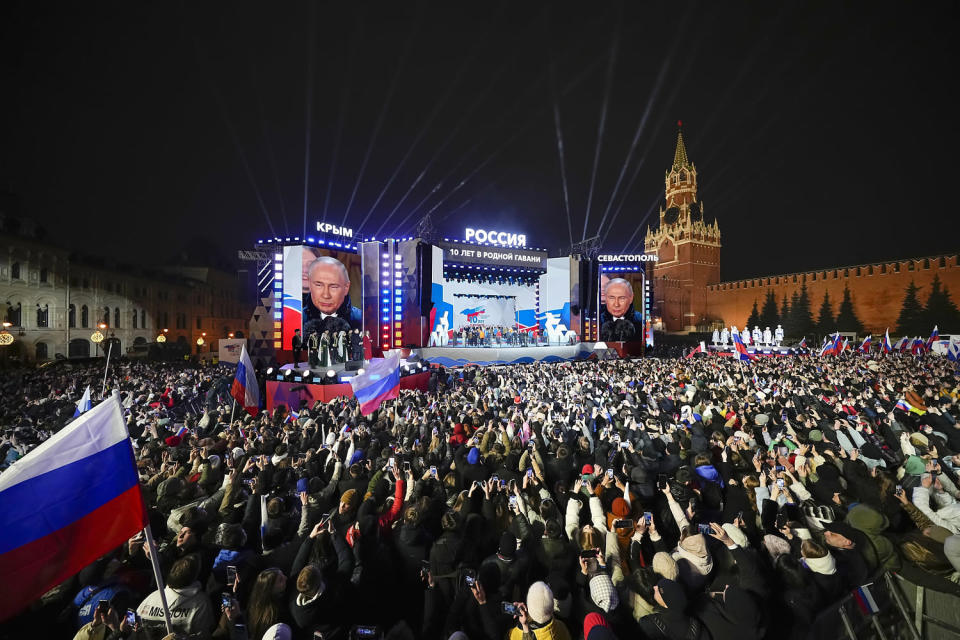 Präsident Wladimir Putin eroberte vor einem Jahrzehnt die Krim von der Ukraine, ein Schritt, der seine Popularität in die Höhe schnellen ließ, der jedoch weithin als illegal verurteilt wurde.  (Alexander Zemlyanichenko/AP)