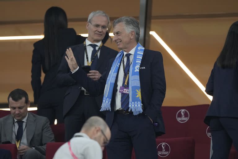 Mauricio Macri presente en el partido entre Argentina y Polonia en el estadio 974, junto a Claudio Ranieri, ex entrenador italiano