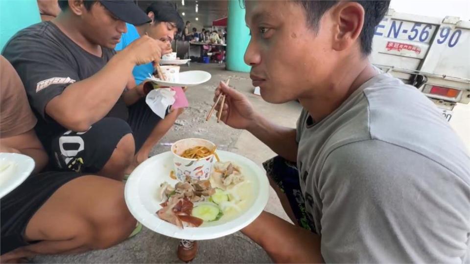基隆漁港辦「宰牲節」　烤全羊、印尼美食慰勞外籍漁工