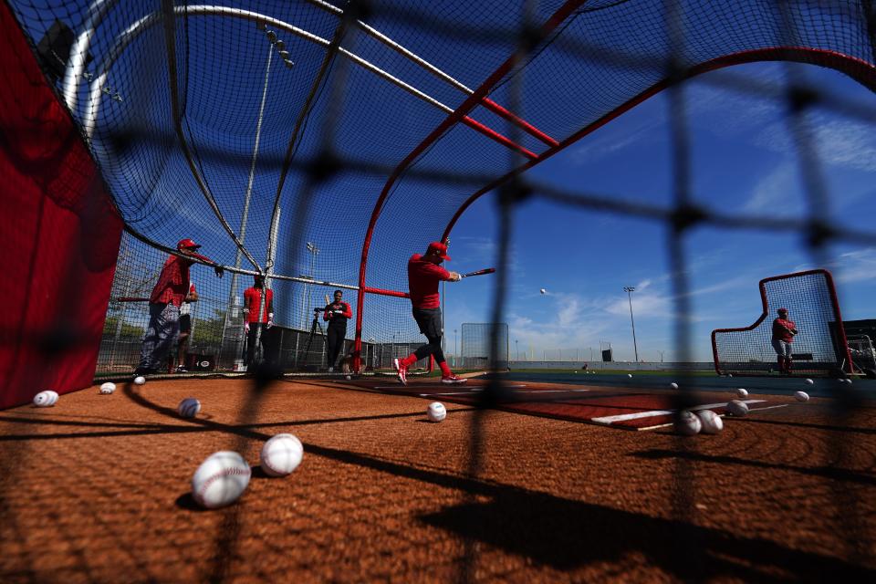 Cincinnati Reds shortstop Matt McLain (9) takes batting practice during spring training workouts, Thursday, Feb. 15, 2024, at the team’s spring training facility in Goodyear, Ariz.