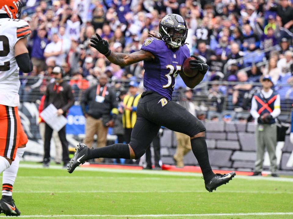 Gus Edwards runs for a touchdown against the Cleveland Browns.