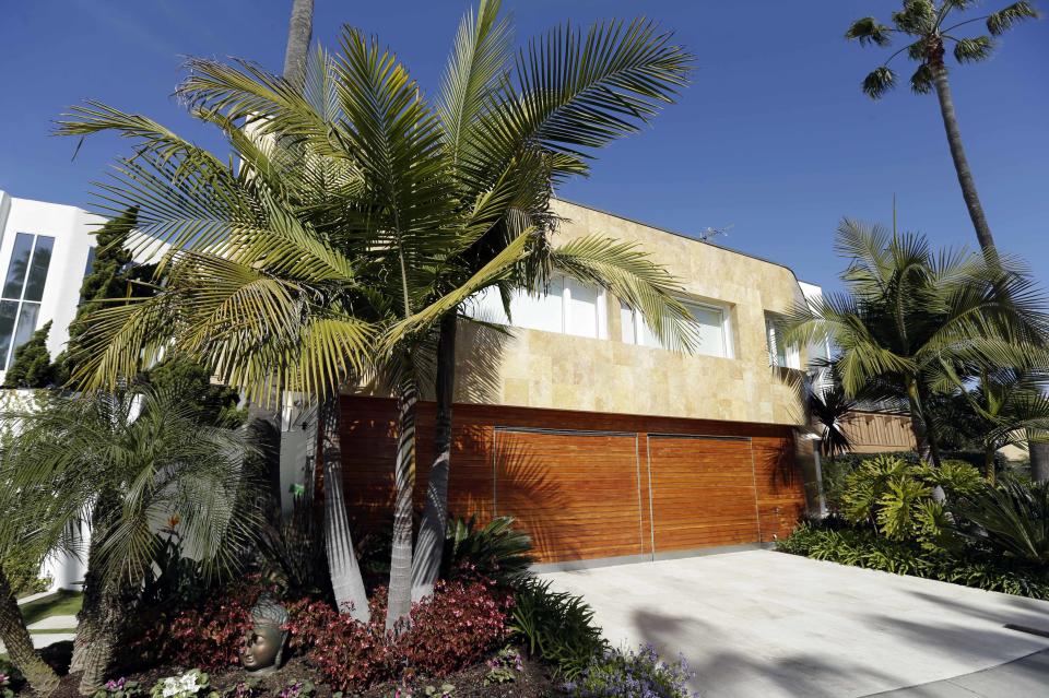 Una casa propiedad de la familia de la líder sindical mexicana Elba Esther Gordillo se localiza en Coronado, California, el miércoles 27 de febrero del 2013. (AP foto/Gregory Bull)