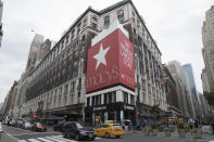 <p>En los últimos años, la cadena Macy’s había tenido que cerrar 100 tiendas en Estados Unidos debido al descenso en sus ventas, pero 2018 ha sido un gran año para la compañía. El precio de una acción de la empresa ha pasado de valer 26,31 dólares a 37,78, un 44% más. (Foto: Mary Altaffer / AP). </p>