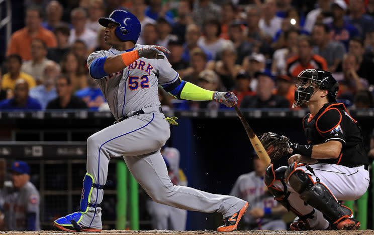 MIAMI, FL - JULY 23: Yoenis Cespedes #52 of the New York Mets hits an RBI single during a game against the Miami Marlins at Marlins Park on July 23, 2016 in Miami, Florida. (Photo by Mike Ehrmann/Getty Images)