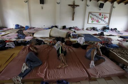 Cubans migrants rest at a shelter in La Cruz, Costa Rica November 27, 2015. REUTERS/Juan Carlos Ulate