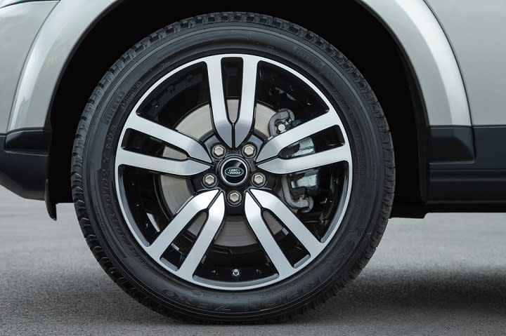 2016 Land Rover LR4 wheel photo