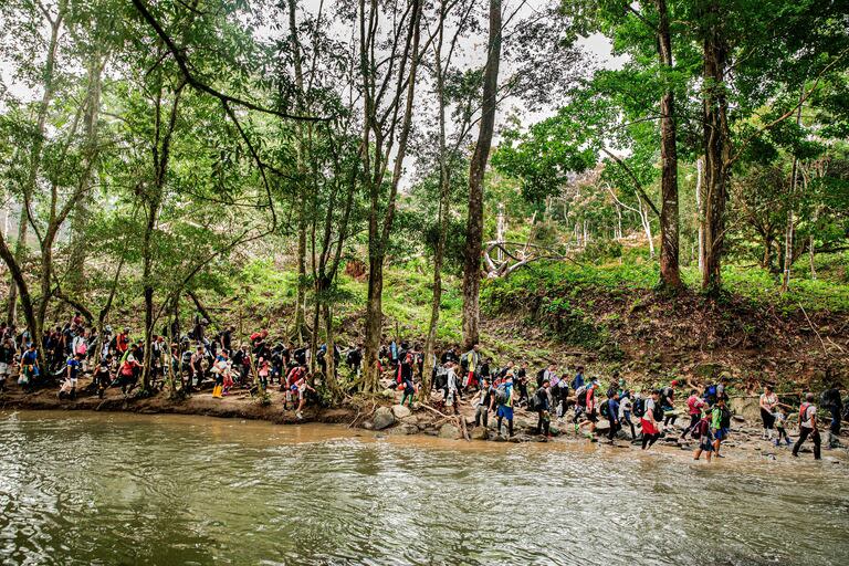 Un grupo de migrantes atraviesa el Tapón del Darién, en la frontera entre Colombia y Panamá MSF/JUAN CARLOS TOMASI