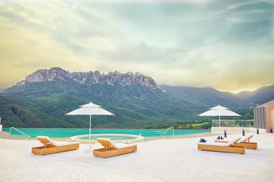 「平價」奢華體驗：韓國必打卡的酒店泳池，讓你獨享雪嶽山美景的最佳選擇！