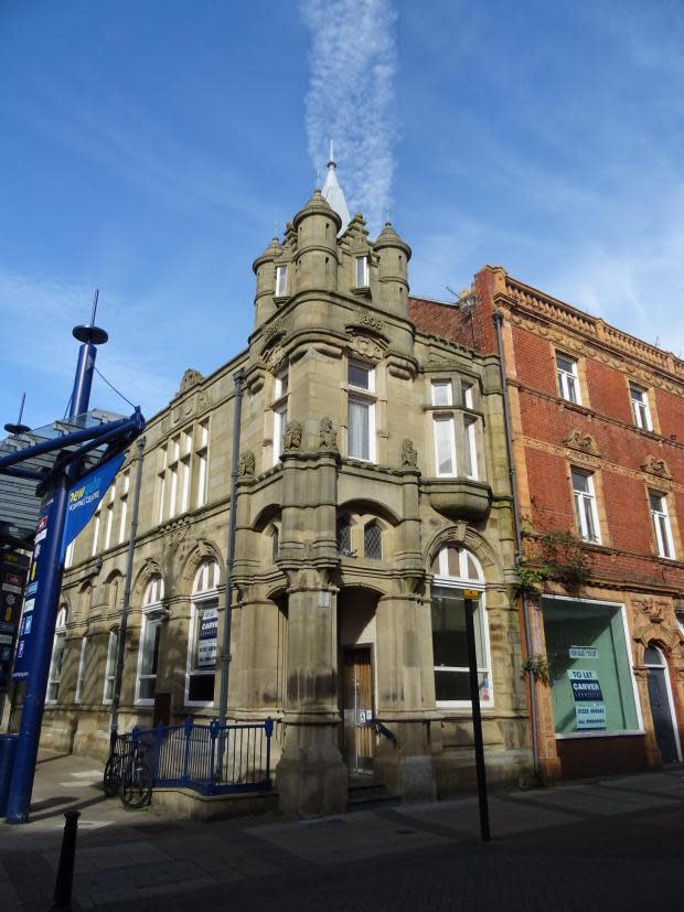 The Northern Echo: Yorkshire Penny Bank has four lions in its stonework