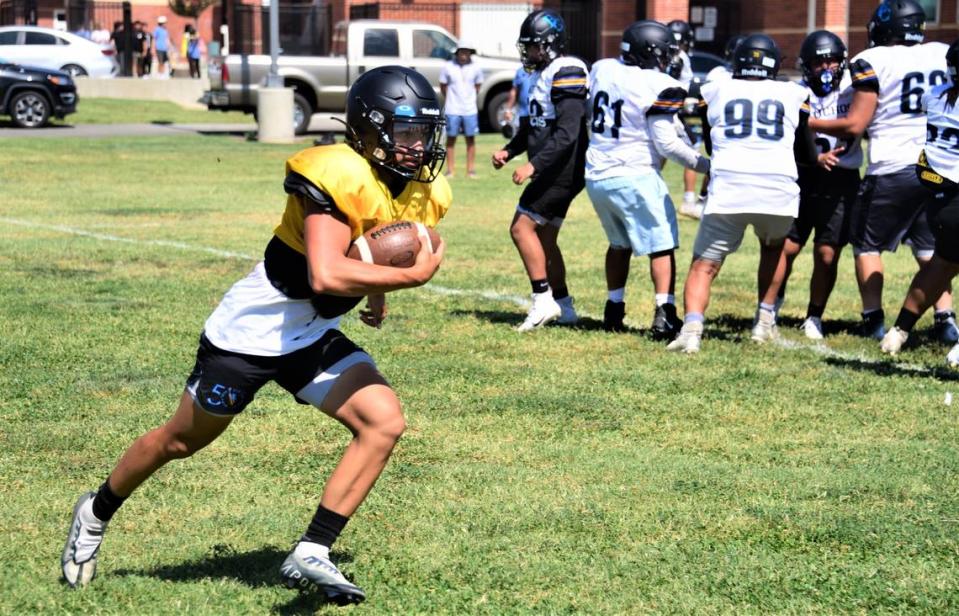 El Capitan High School senior Brian Carlson runs the ball during practice on Thursday, Aug. 10, 2023.