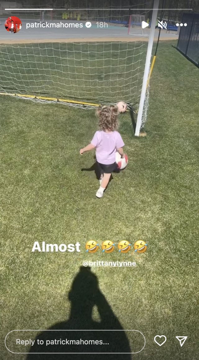 Brittany & Patrick Mahomes Match Their Kids During Soccer Game – SheKnows