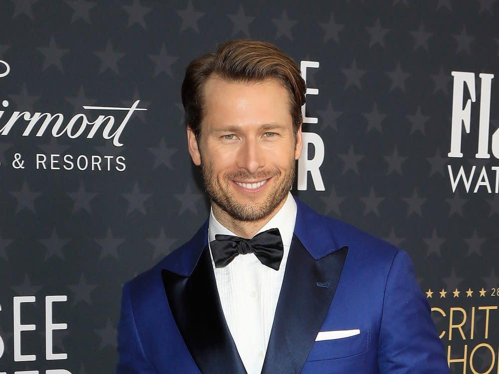 Glen Powell sucht derzeit nicht nach einer Partnerin, möchte der großen Liebe aber auch keine Absage erteilen. (Bild: Joe Seer/Shutterstock.com)