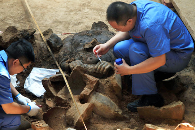 China unearths 120 new terracotta warriors