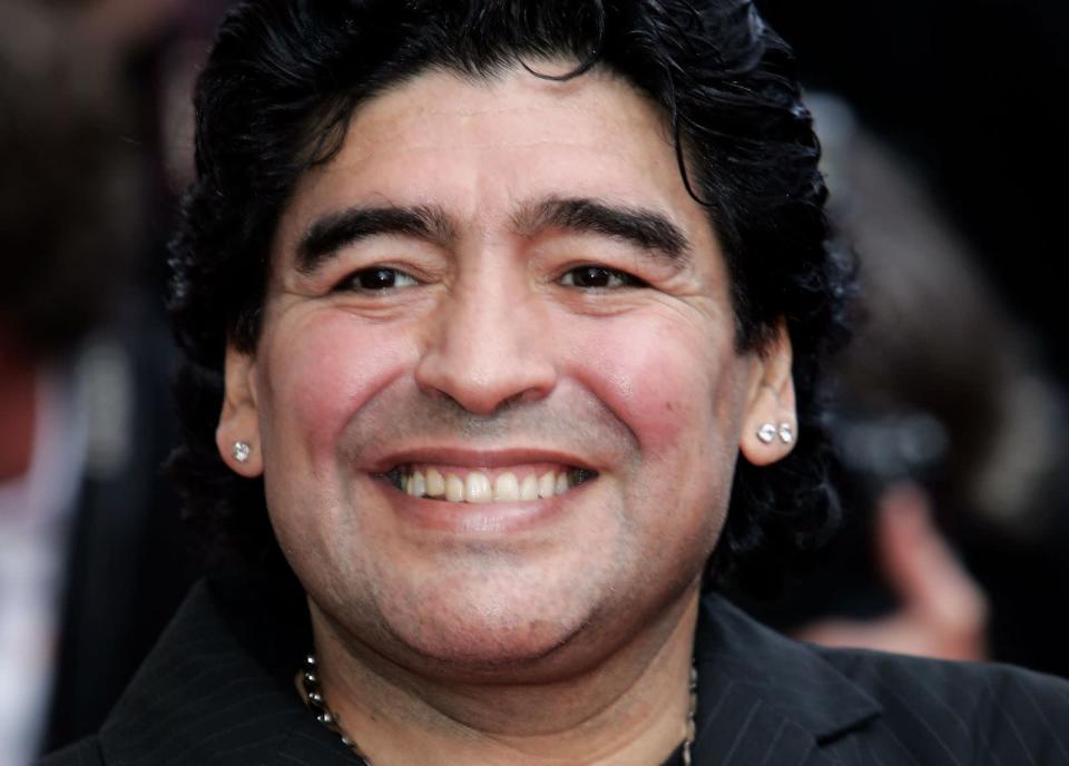 Maradonas Zustand besserte sich erst 2005 nach einer Entziehungskur. Vor allem eine Magenverkleinerung half ihm, sein chronisches Übergewicht in den Griff zu bekommen. Fortan war das Sorgenkind wieder mehr in der Öffentlichkeit zu sehen. (Bild: 2005 Getty Images/MJ Kim)