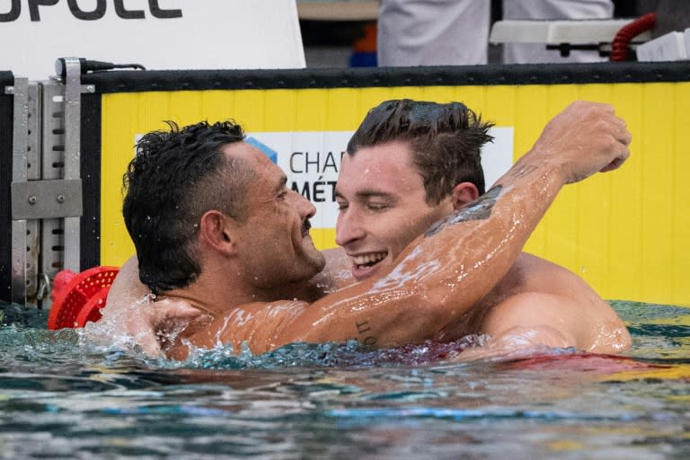 Florent Manaudou (à gauche) a remporté le 50 m nage libre des Championnats de France de natation devant Maxime Grousset et les deux nageurs se sont qualifiés pour les Jeux olympiques, le 20 juin 2024 à Chartres (SEBASTIEN BOZON)