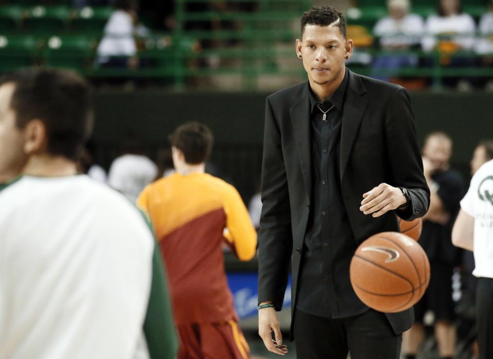 After his NBA dreams were dashed, Isaiah Austin returned to Baylor to become a student coaching assistant. Now, he's getting back on the court. (AP)