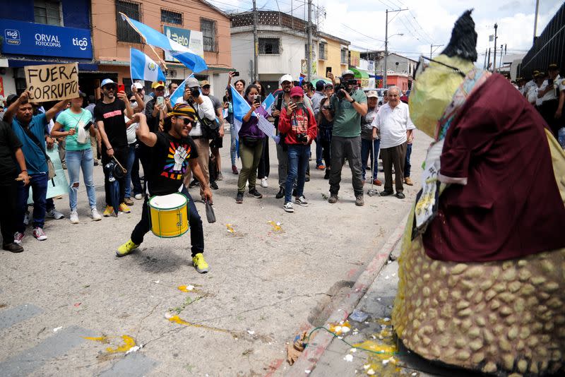 Supporters of anti-graft presidential candidate Bernardo Arevalo protest in Guatemala City