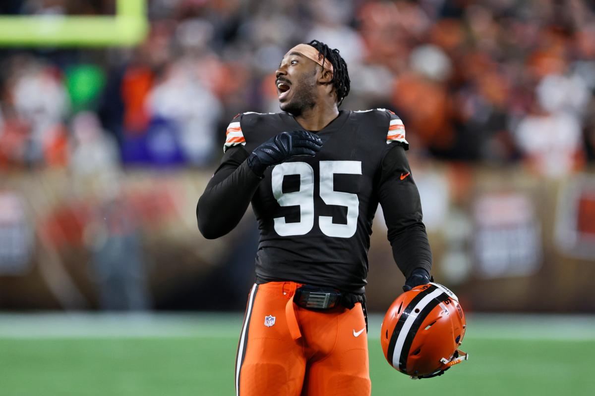 Browns: Rob Gronkowski relates to Myles Garrett's helmet incident