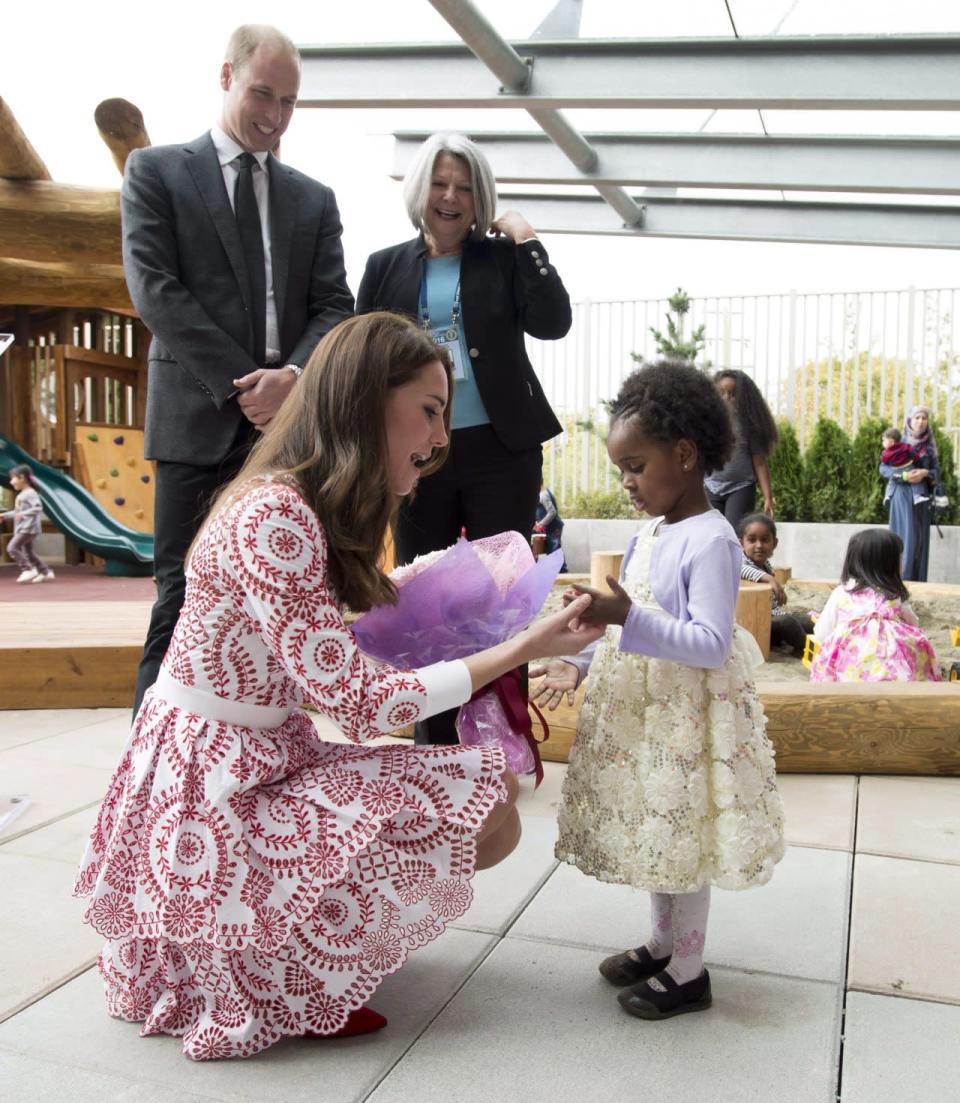 The Duke and Duchess of Cambridge receive flowers from a little girl at the Immigration Services Society in Vancouver, B.C., Sunday, Sept 25, 2016. THE CANADIAN PRESS/Jonathan Hayward