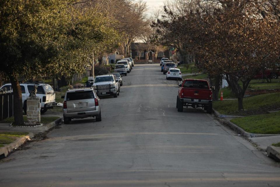 There are no sidewalks along East Suart Drive in Worth Heights.