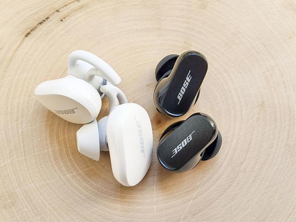 white and black bose earbuds
