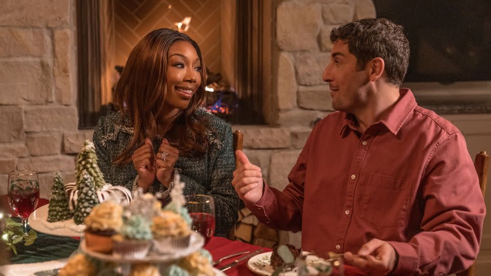 (from left) Brandy Norwood and Jason Biggs in "Best. Christmas. Ever!" - Scott Everett White/Netflix