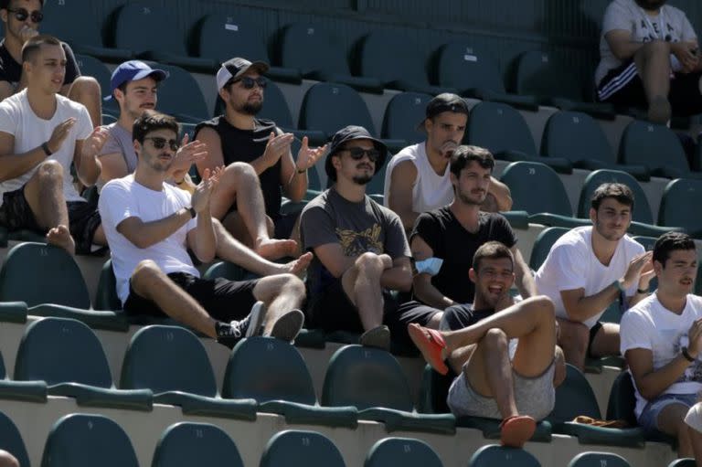 Los amigos de Francisco Cerúndolo, en una tribuna del Buenos Aires Lawn Tennis Club.