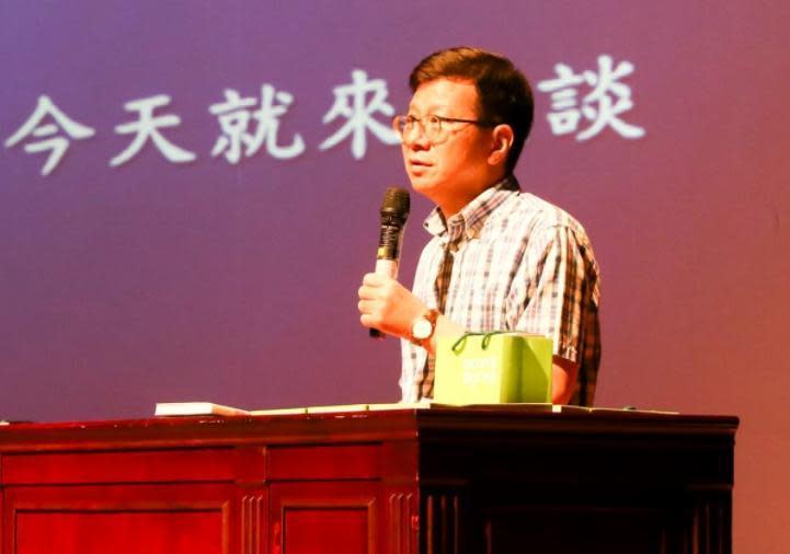 潘懷宗經常四處演講，東吳大學學生連署呼籲，在無罪定讞前暫時取消他的演講課程。（翻攝自潘懷宗臉書）