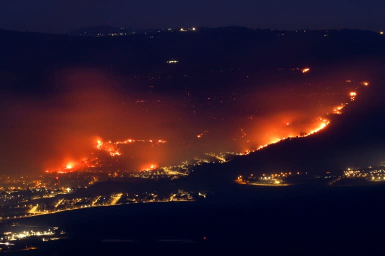 Incendies à la suite de tirs de roquettes du Liban sur le nord d'Israël, à côté de la ville de Kiryat Shmona, près de la frontière libanaise, le 3 juin 2024 (Jalaa MAREY)