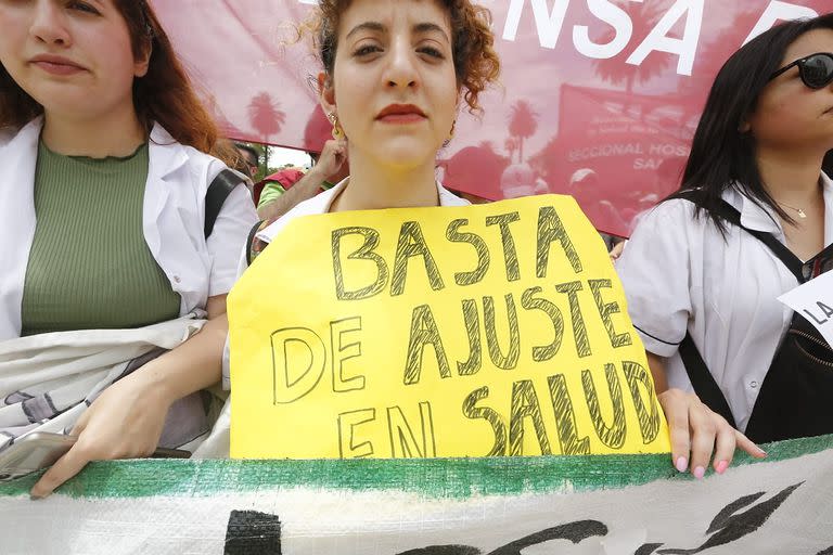 Marcha de médicos y personal de salud en Plaza de Mayo