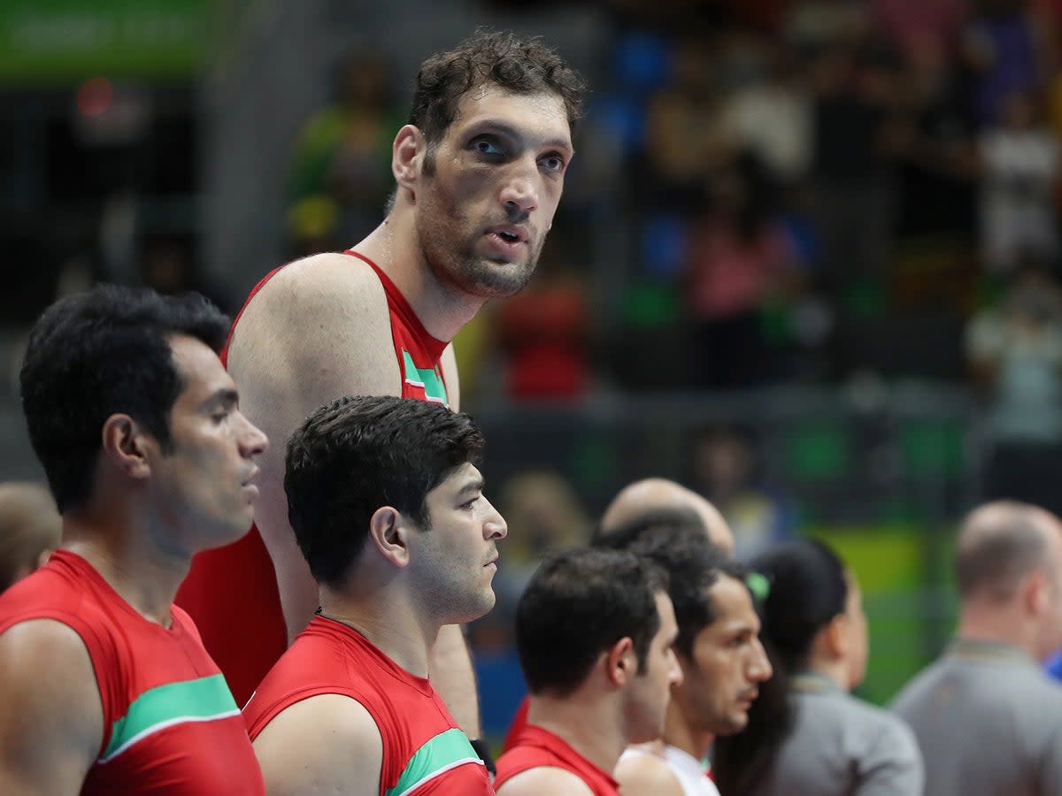 Mehrzadselakjani mide 2,43 metros y ha conducido a Irán a dos medallas de oro en voleibol sentado  (Getty Images)