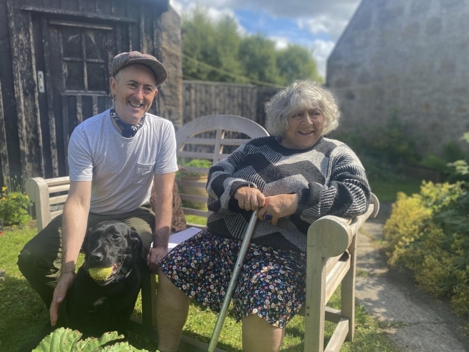  Alan Cumming and Miriam Margolyes travel around in a campervan together for 'Lost in Scotland'. (Channel 4)