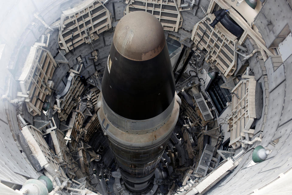 <p>Las cifras del resto de países siguen lejos de las de las dos grandes potencias nucleares del mundo. Estados Unidos es la segunda de este ranking con 5.600 cabezas nucleares, de las cuales 1.750 están desplegadas y el resto almacenadas o en proceso de ser eliminadas. (Foto: Nicole Neri / Reuters).</p> 