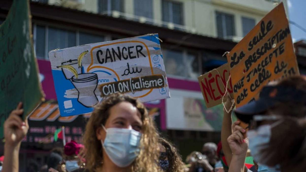 Several thousand people demonstrate in Fort-de-France, Martinique, on February 27, 2021 against the threat of prescription in the judiciary file of the chlordecone, an insecticide accused of having poisoned the French west indies island. - The insecticide was authorized between 1972 and 1993 in the banana plantations of the Antilles islands, polluting water and agricultural production, while its toxicity and its persistent power in the environment had been known since the 1960s. More than 90% of the adult population in Guadeloupe and Martinique is contaminated by chlordecone, according to Sante Public France, and the West Indian populations have one of the highest incidence rate of prostate cancer in the world. (Photo by Lionel CHAMOISEAU / AFP)