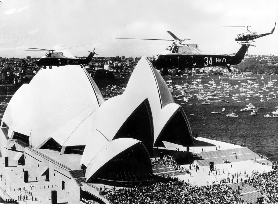 20th October 1973:  Queen Elizabeth II officially opens the new Sydney Opera House, designed by Danish architect Joern Utzon.  (Photo by Keystone/Getty Images)