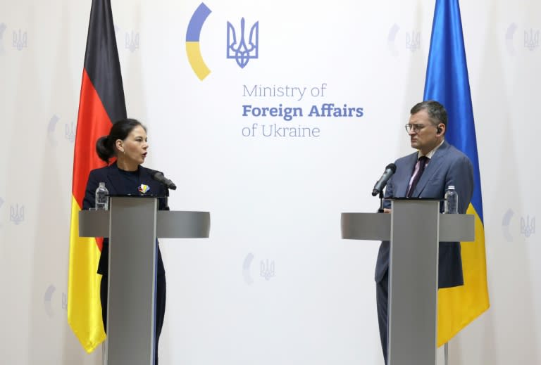 Los ministros de Relaciones Exteriores de Ucrania, Dmytro Kuleba, y Alemania, Annalena Baerbock, el 21 de mayo de 2024 en Kiev (Anatolii Stepanov)