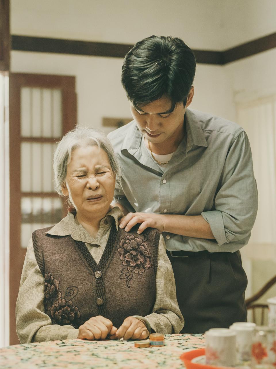 劇中林乃華獨力扶養孫子黃迪揚成人，好感情就像前世就是祖孫（圖／公視台語台提供）