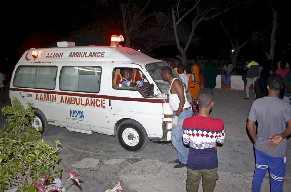 索馬利亞首都摩加迪休(Mogadishu)市立救護機構指出，摩加迪休23日發生兩起汽車炸彈爆炸，至少造成18人喪生和20人受傷。(美聯社/達志影像)