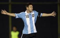 El capitán de la selección argentina, Lionel Messi, celebra un gol de penalty contra Paraguay, el 10 de septiembre de 2013 durante las eliminatorias sudamericanas, en Asunción (AFP/Archivos | Juan Mabromata)