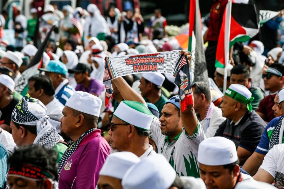 Protesters gather outside the Court of Palace in Putrajaya November 20, 2023. — Picture by Hari Anggara