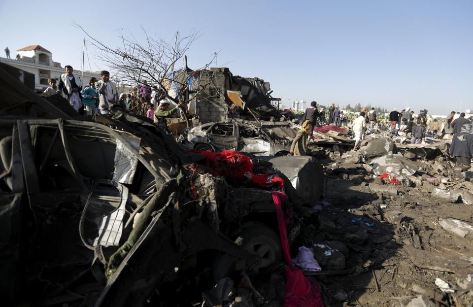 People gather at the site of an air strike at a residential area near Sanaa Airport March 26, 2015. Warplanes from Saudi Arabia and Arab allies struck Shi'ite Muslim rebels fighting to oust Yemen's president on Thursday, a gamble by the world's top oil exporter to check Iranian influence in its backyard without direct military backing from Washington. REUTERS/Khaled Abdullah