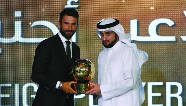  Jazira’s 25-goal striker Mirko Vucinic (l) was Best Foreign Player.