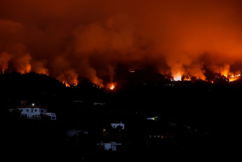 Vista general del incendio de Tijarafe en la isla canaria de La Palma