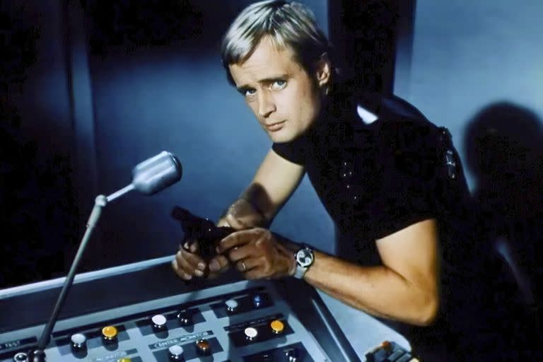  David McCallum, como Illya Kuryakin