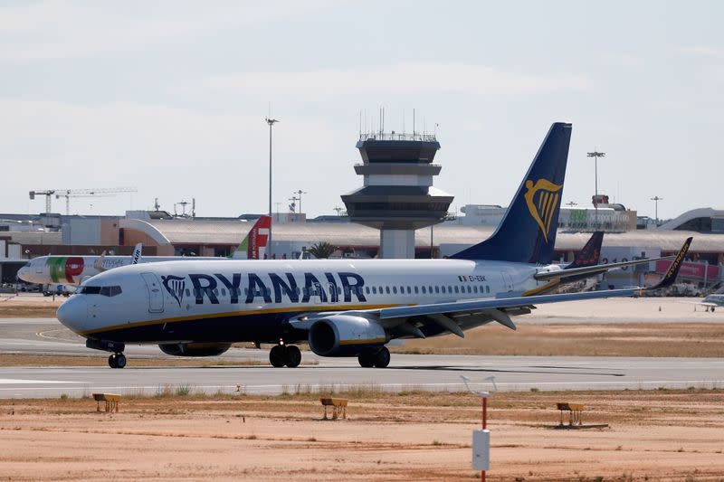 FILE PHOTO: British tourists return to Portugal